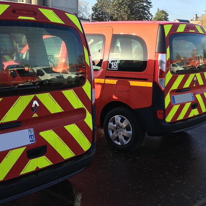 chevron reflective vinyl on back doors of cars